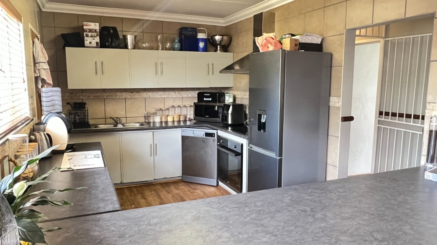 3 Bedroom Property for Sale in Langenhovenpark Free State